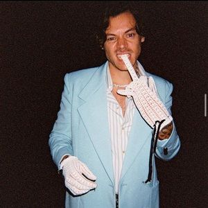 Meet your Posher, Clio